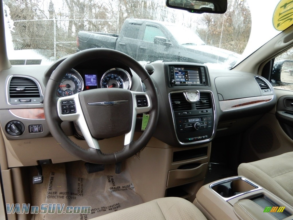 2014 Town & Country Touring - Cashmere Pearl / Dark Frost Beige/Medium Frost Beige photo #13