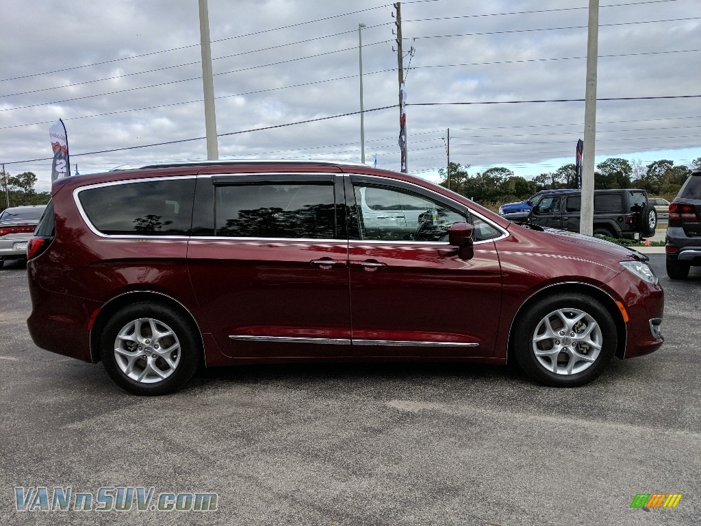 2017 Pacifica Touring L Plus - Velvet Red Pearl / Black/Alloy photo #6