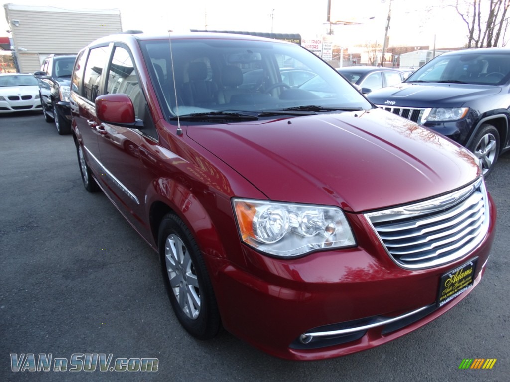 2013 Town & Country Touring - Deep Cherry Red Crystal Pearl / Black/Light Graystone photo #3