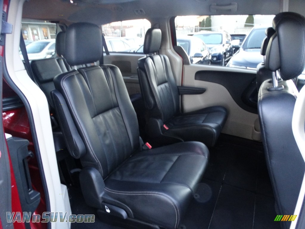 2013 Town & Country Touring - Deep Cherry Red Crystal Pearl / Black/Light Graystone photo #27