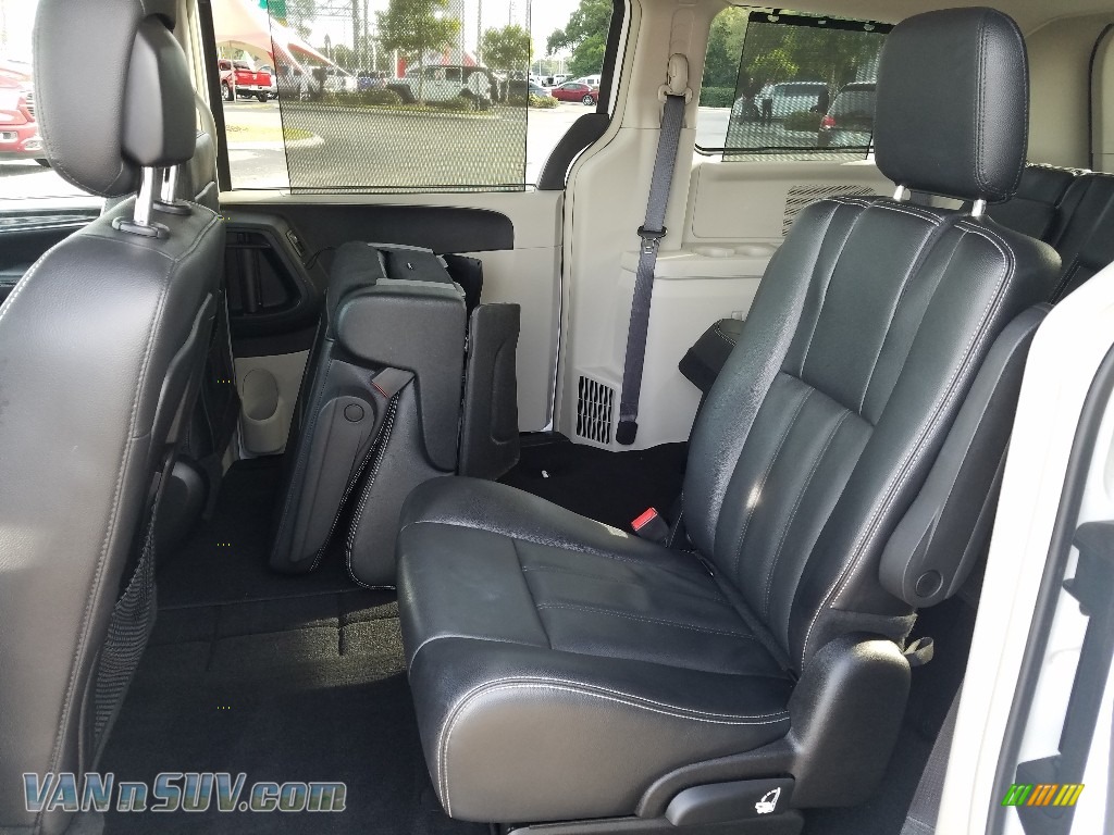 2015 Town & Country Touring - Bright White / Black/Light Graystone photo #10