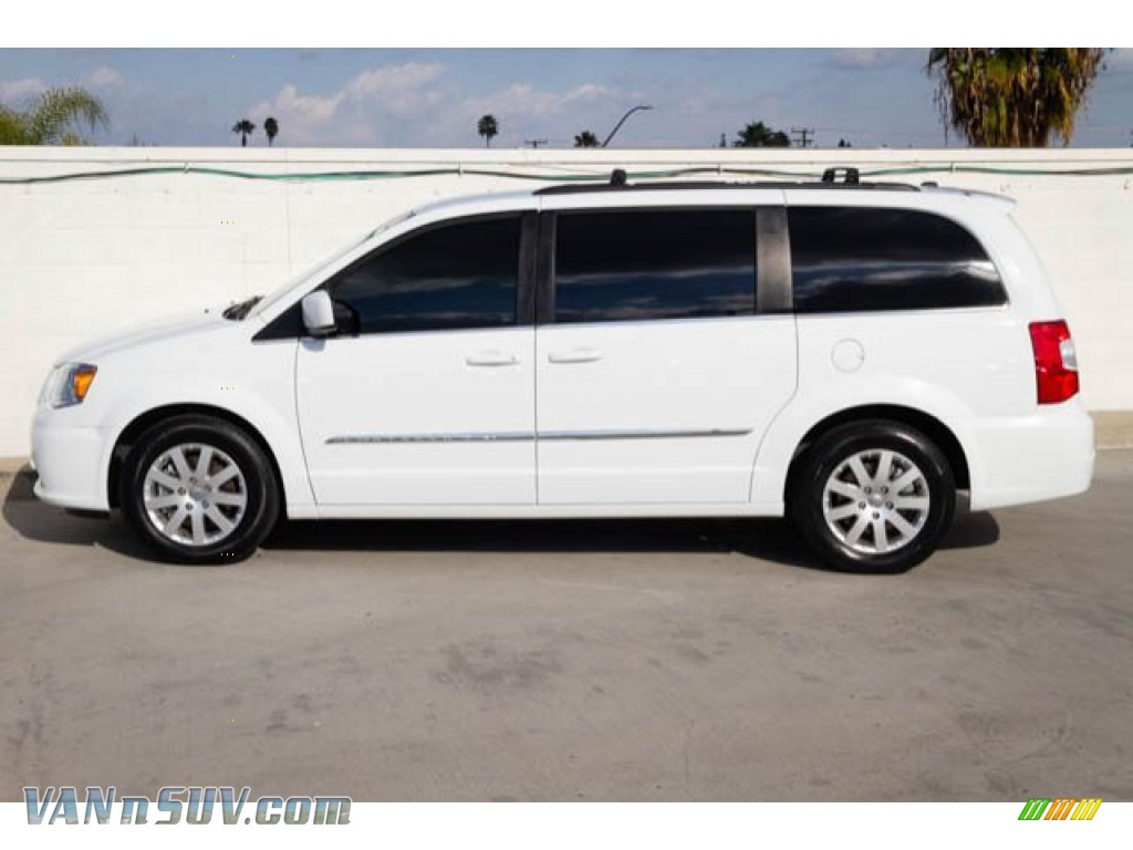 2016 Town & Country Touring - Bright White / Black/Light Graystone photo #11
