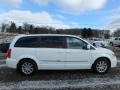 Chrysler Town & Country Touring Bright White photo #5