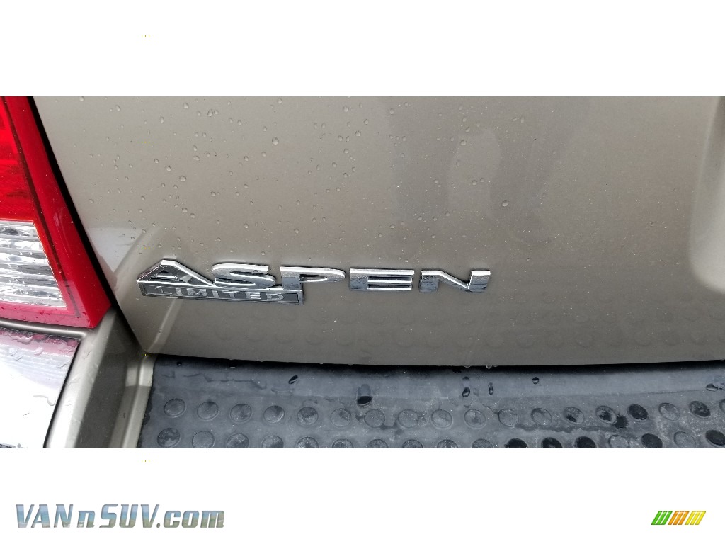 2008 Aspen Limited 4WD - Light Sandstone Metallic / Light Graystone photo #5