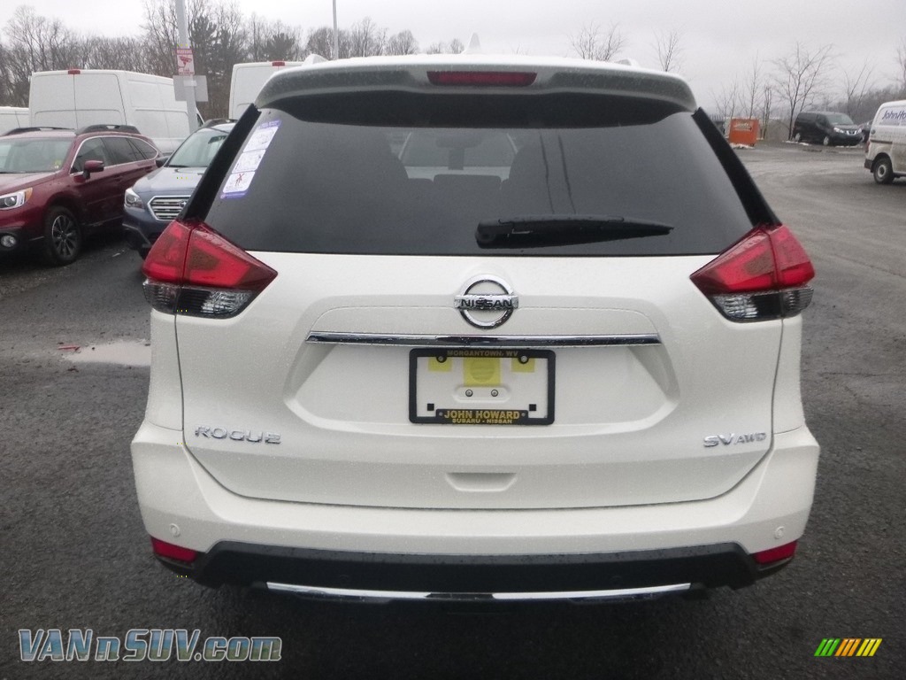 2019 Rogue SV AWD - Pearl White / Charcoal photo #5