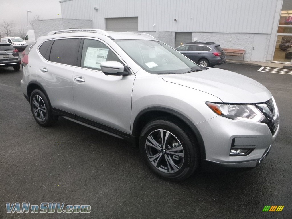 2019 Rogue SV AWD - Brilliant Silver / Charcoal photo #1
