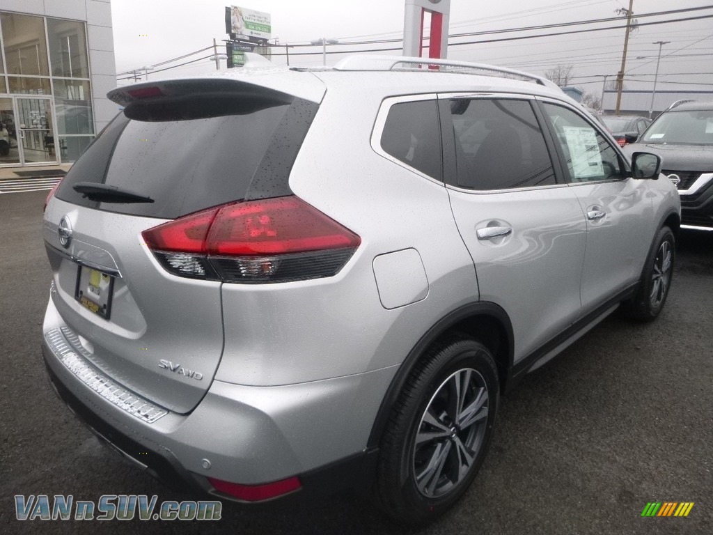 2019 Rogue SV AWD - Brilliant Silver / Charcoal photo #4