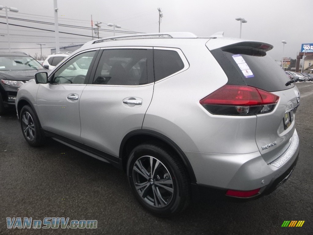 2019 Rogue SV AWD - Brilliant Silver / Charcoal photo #6