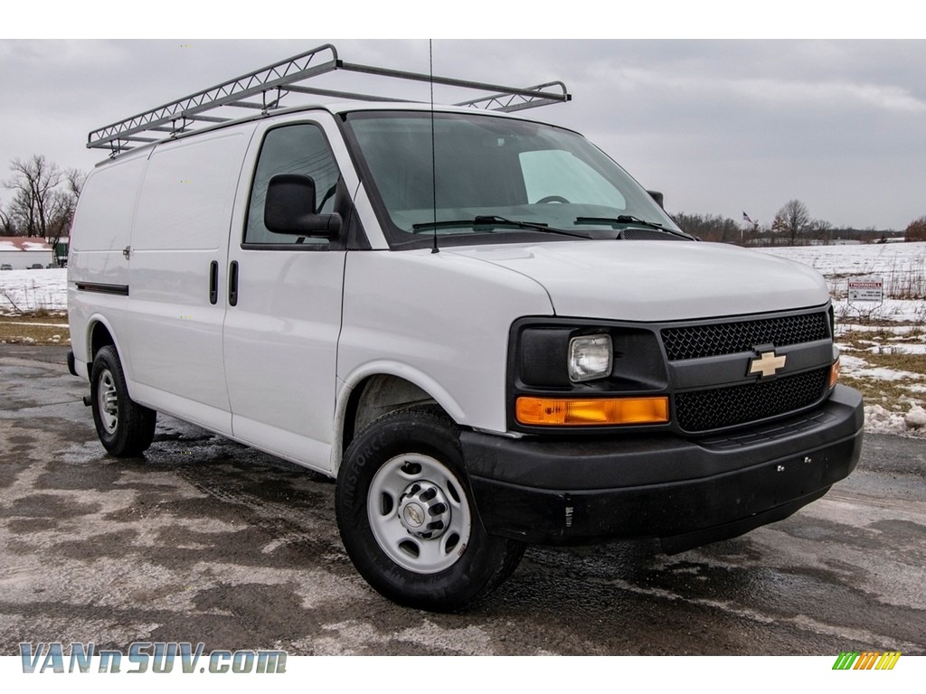 Summit White / Medium Pewter Chevrolet Express 2500 Cargo Van