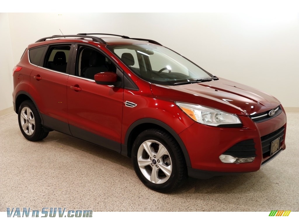 Ruby Red Metallic / Charcoal Black Ford Escape SE 2.0L EcoBoost 4WD