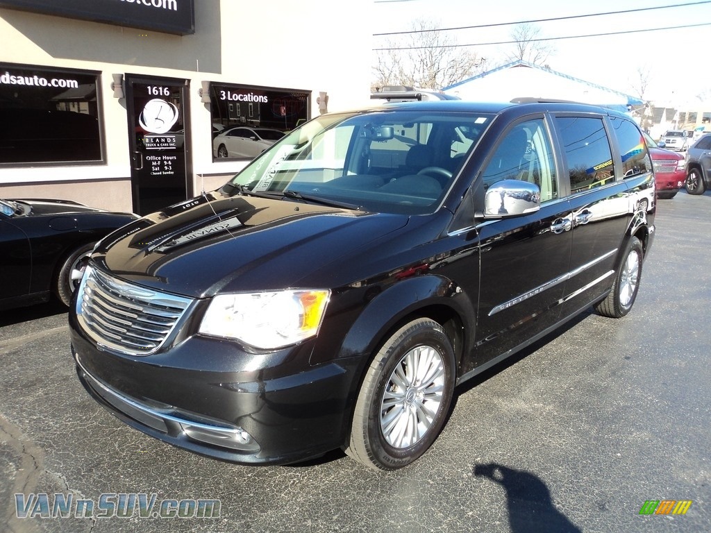 2015 Town & Country Touring-L - Brilliant Black Crystal Pearl / Black/Light Graystone photo #2