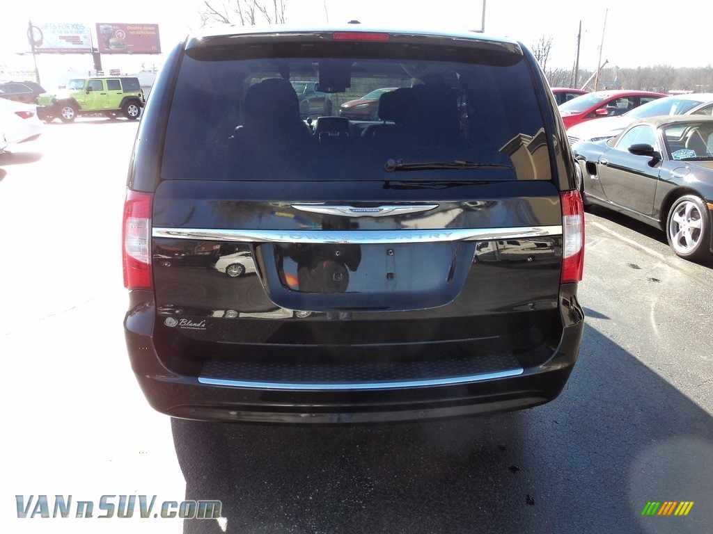 2015 Town & Country Touring-L - Brilliant Black Crystal Pearl / Black/Light Graystone photo #31