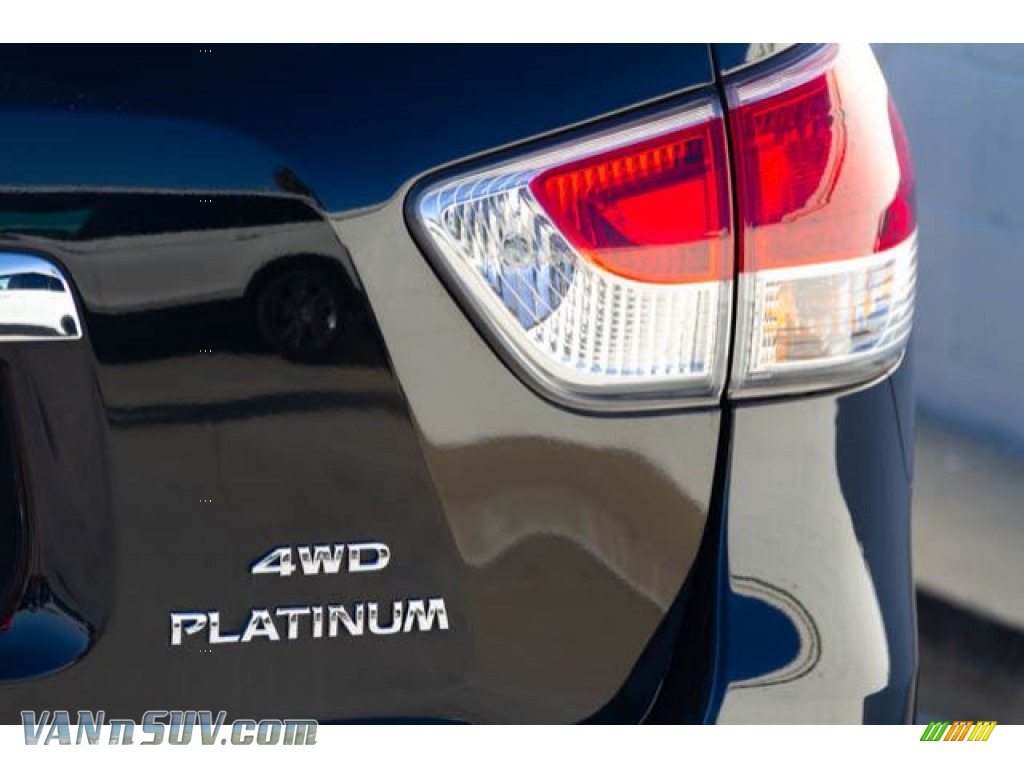 2014 Pathfinder Platinum AWD - Super Black / Charcoal photo #11
