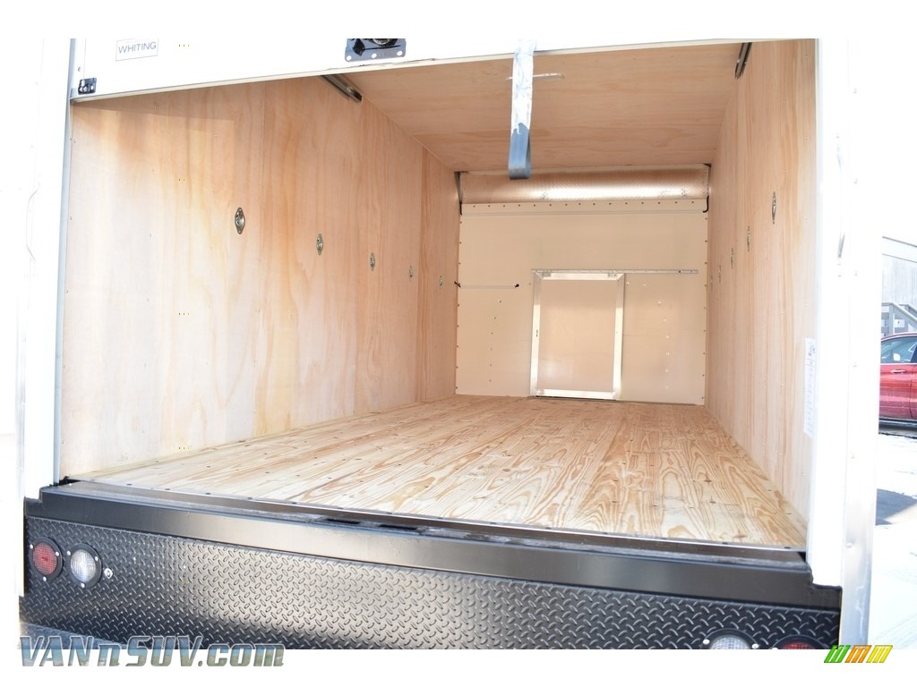 2019 Savana Cutaway 3500 Commercial Moving Truck - Summit White / Medium Pewter photo #12