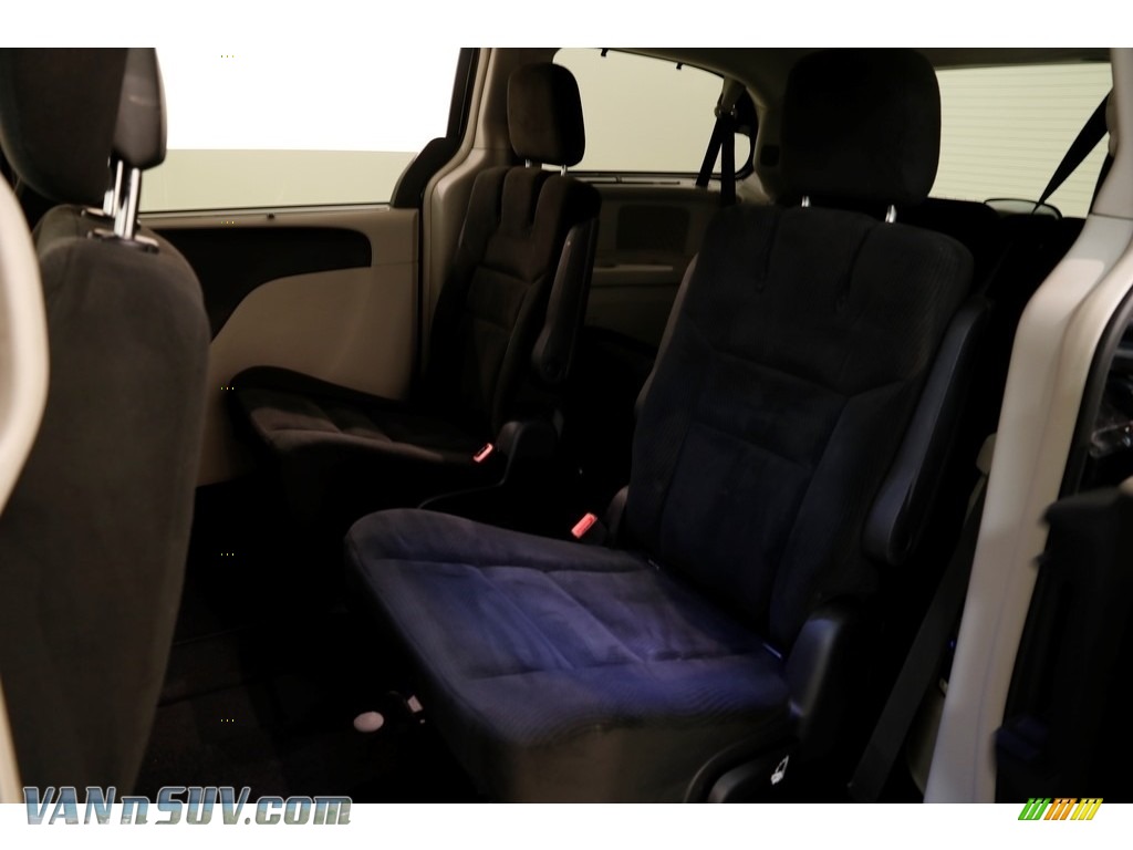 2016 Town & Country Touring - Brilliant Black Crystal Pearl / Black/Light Graystone photo #20