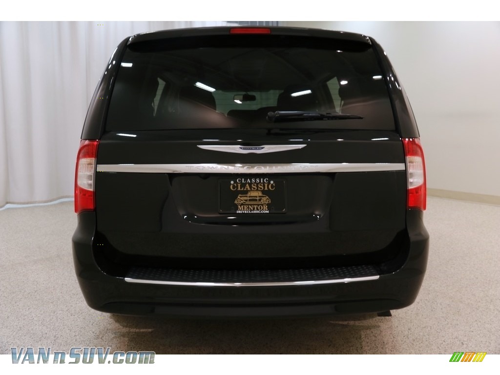 2016 Town & Country Touring - Brilliant Black Crystal Pearl / Black/Light Graystone photo #23