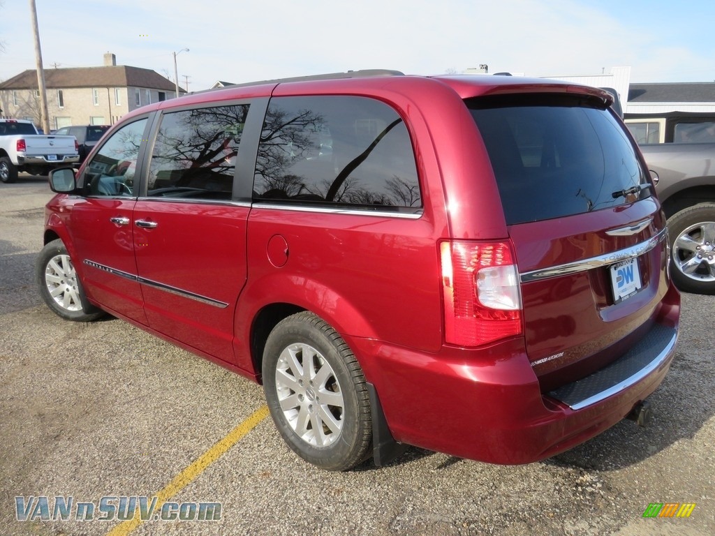 2015 Town & Country Touring - Deep Cherry Red Crystal Pearl / Black/Light Graystone photo #11