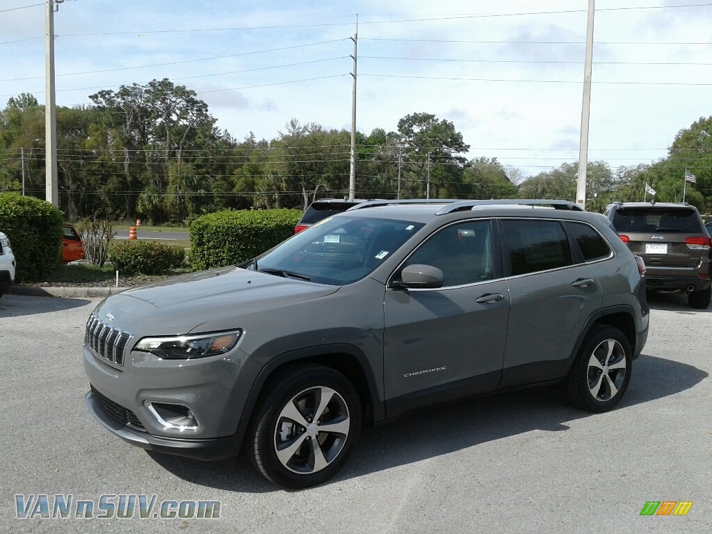 Sting-Gray / Black Jeep Cherokee Limited