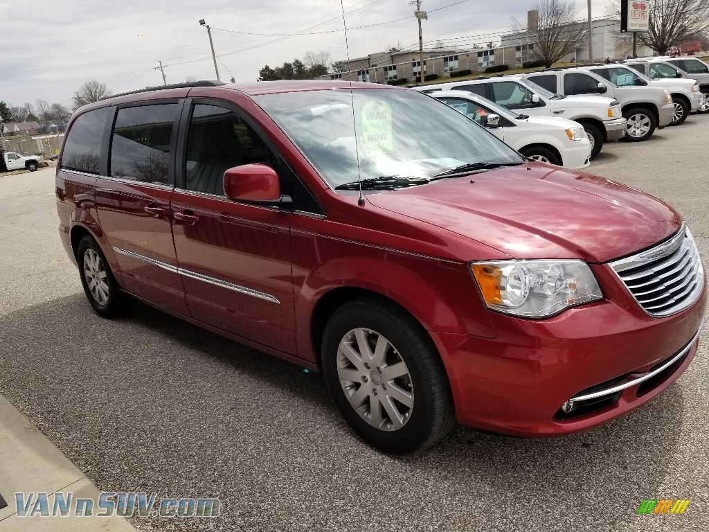 2014 Town & Country Touring - Deep Cherry Red Crystal Pearl / Black/Light Graystone photo #22