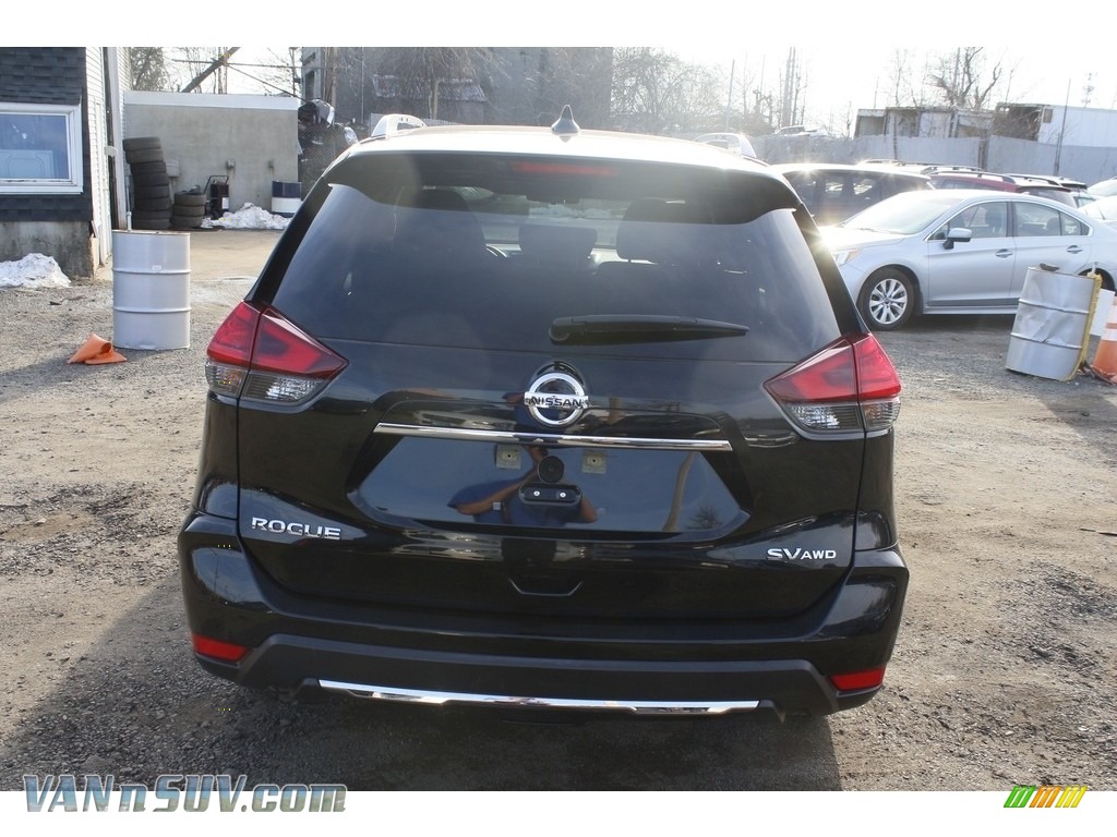 2017 Rogue SV AWD - Magnetic Black / Charcoal photo #6