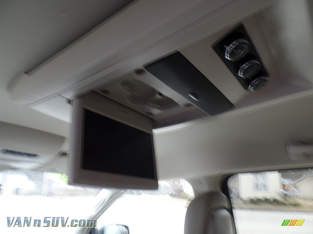 2013 Town & Country Touring - Brilliant Black Crystal Pearl / Black/Light Graystone photo #28