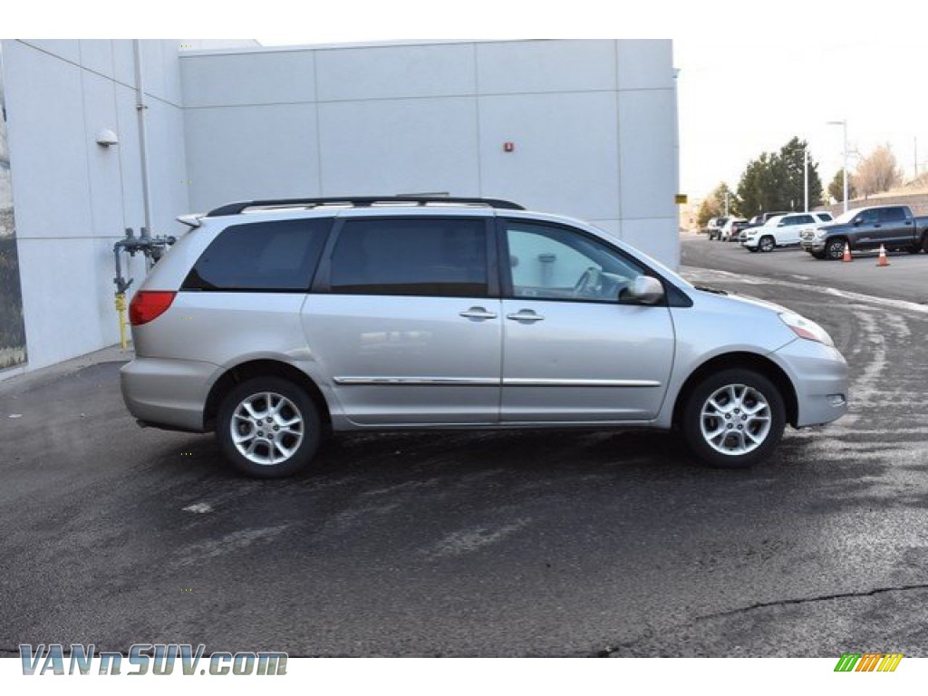 2006 Sienna Limited AWD - Silver Shadow Pearl / Stone Gray photo #7