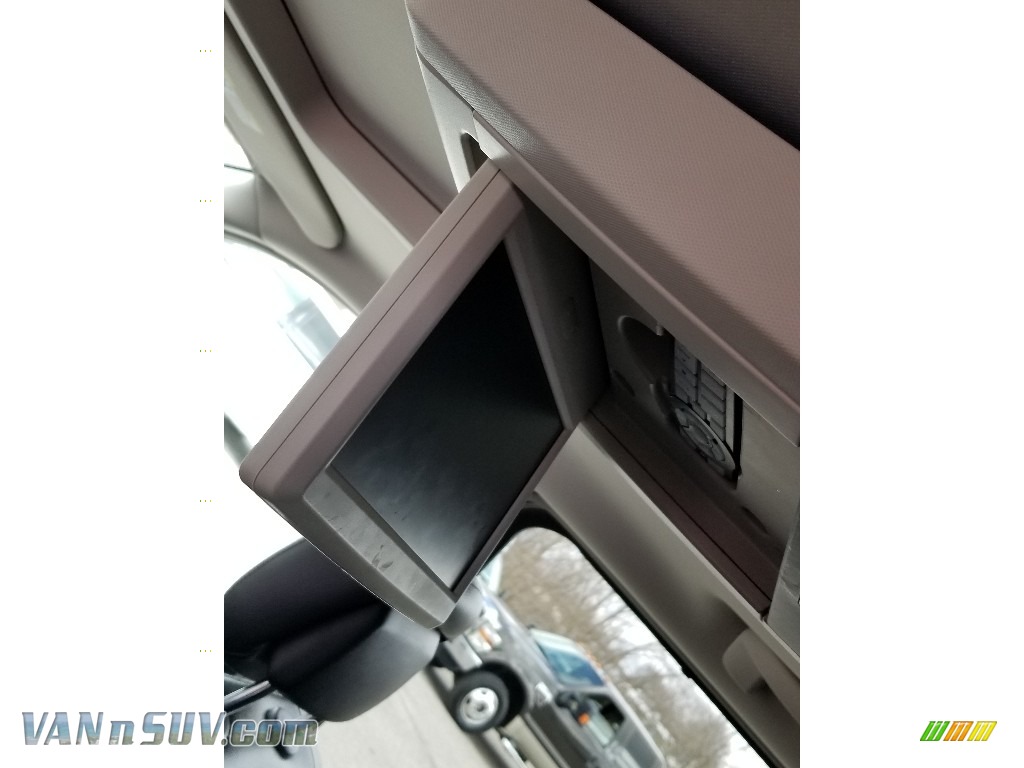 2012 Town & Country Touring - L - Cashmere Pearl / Black/Light Graystone photo #15