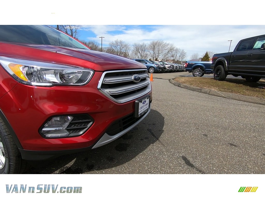 2019 Escape SE 4WD - Ruby Red / Chromite Gray/Charcoal Black photo #27