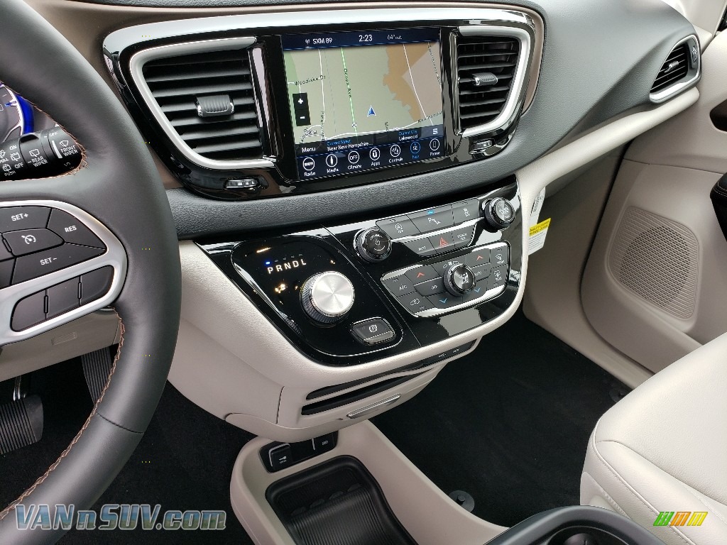 2019 Pacifica Touring L - Jazz Blue Pearl / Black/Alloy photo #10