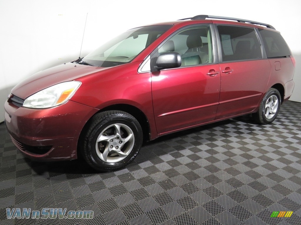 2004 Sienna LE - Salsa Red Pearl / Stone Gray photo #7