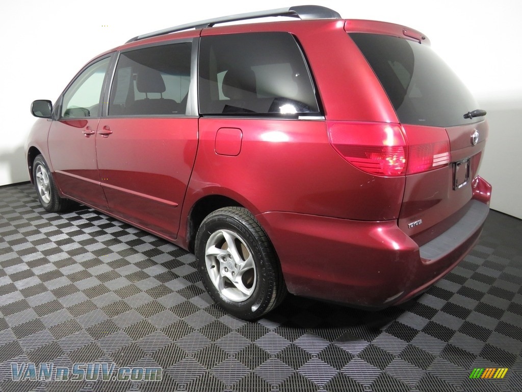 2004 Sienna LE - Salsa Red Pearl / Stone Gray photo #9