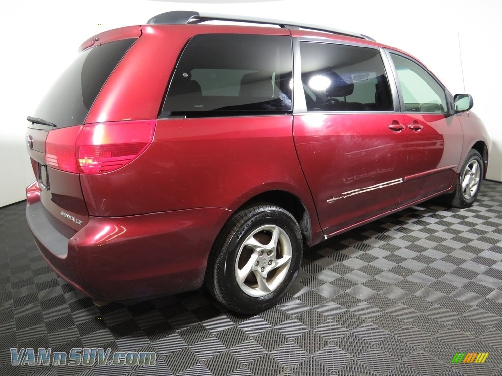 2004 Sienna LE - Salsa Red Pearl / Stone Gray photo #15