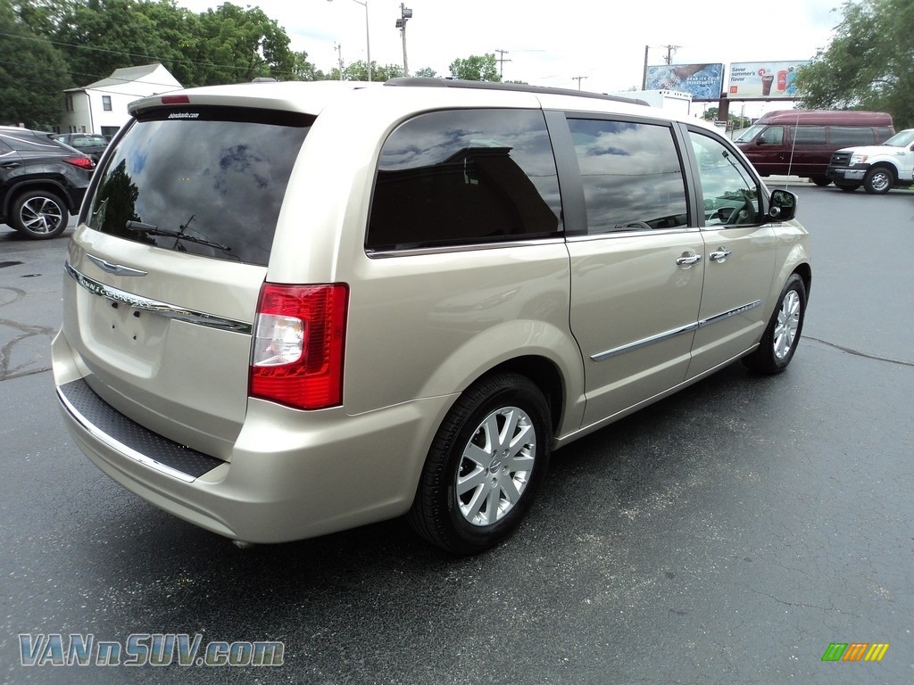 2015 Town & Country Touring - Cashmere/Sandstone Pearl / Black/Light Graystone photo #4