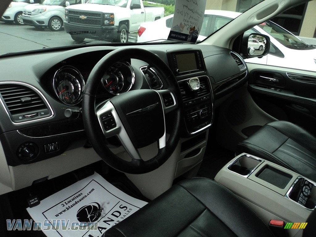 2015 Town & Country Touring - Cashmere/Sandstone Pearl / Black/Light Graystone photo #6