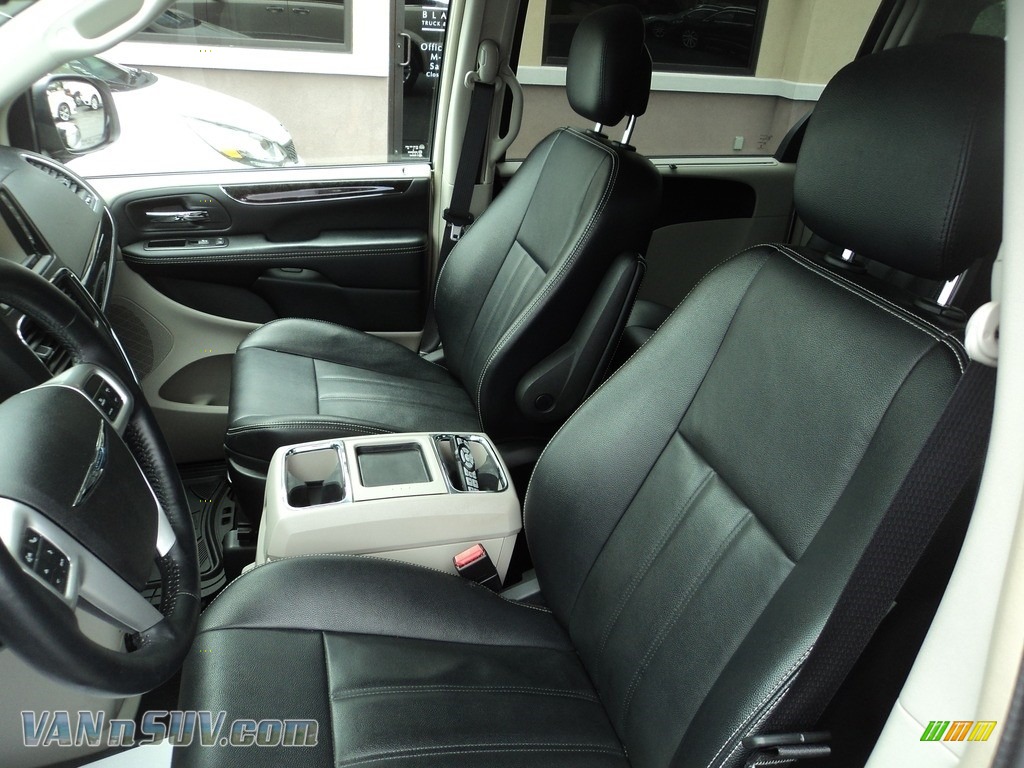 2015 Town & Country Touring - Cashmere/Sandstone Pearl / Black/Light Graystone photo #7