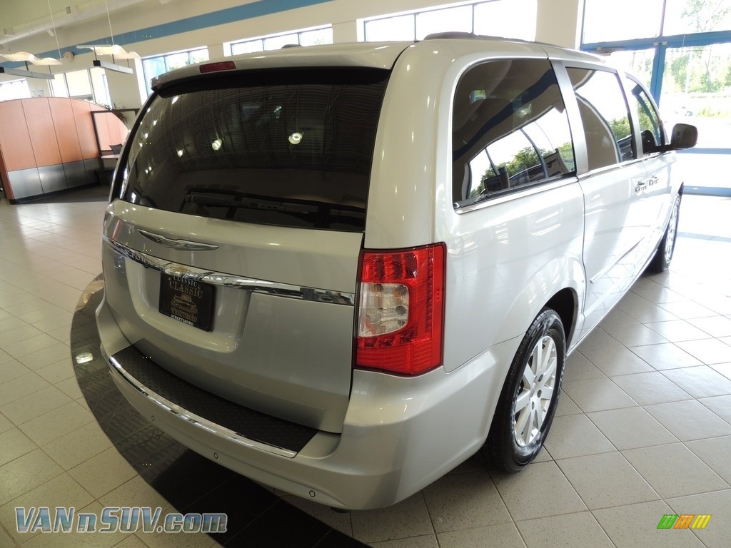 2012 Town & Country Touring - L - Bright Silver Metallic / Black/Light Graystone photo #4