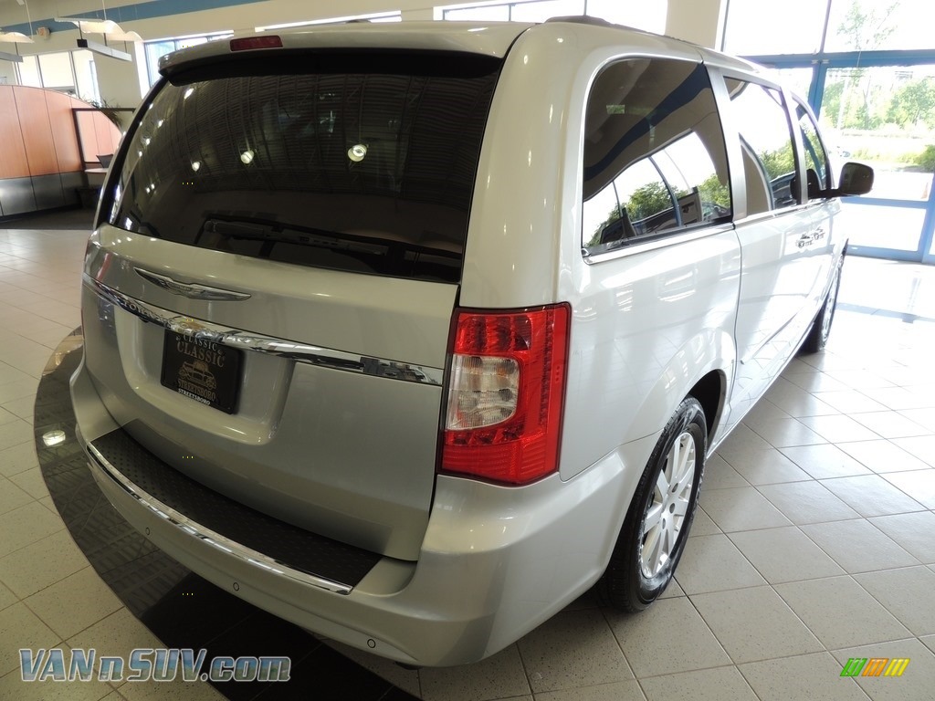 2012 Town & Country Touring - L - Bright Silver Metallic / Black/Light Graystone photo #10