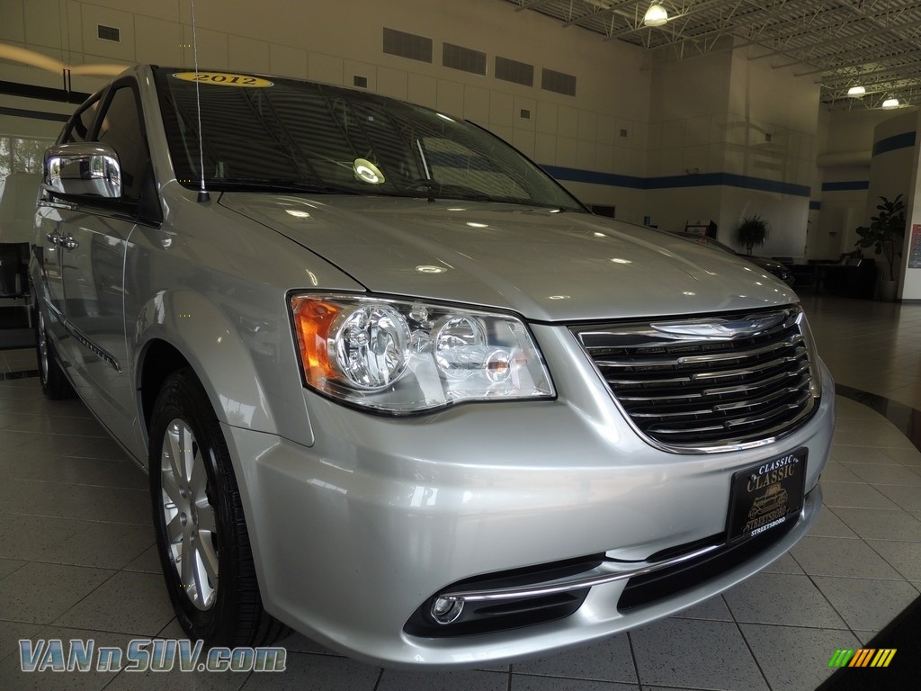 2012 Town & Country Touring - L - Bright Silver Metallic / Black/Light Graystone photo #12