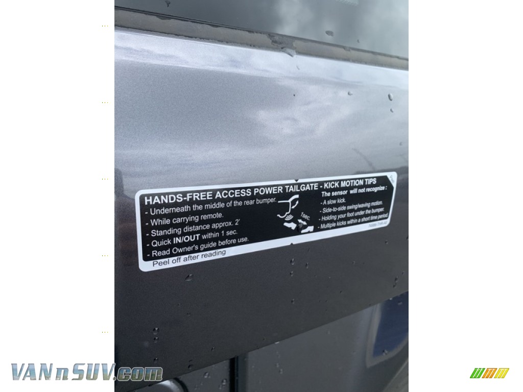 2019 Pilot Touring AWD - Modern Steel Metallic / Black photo #22