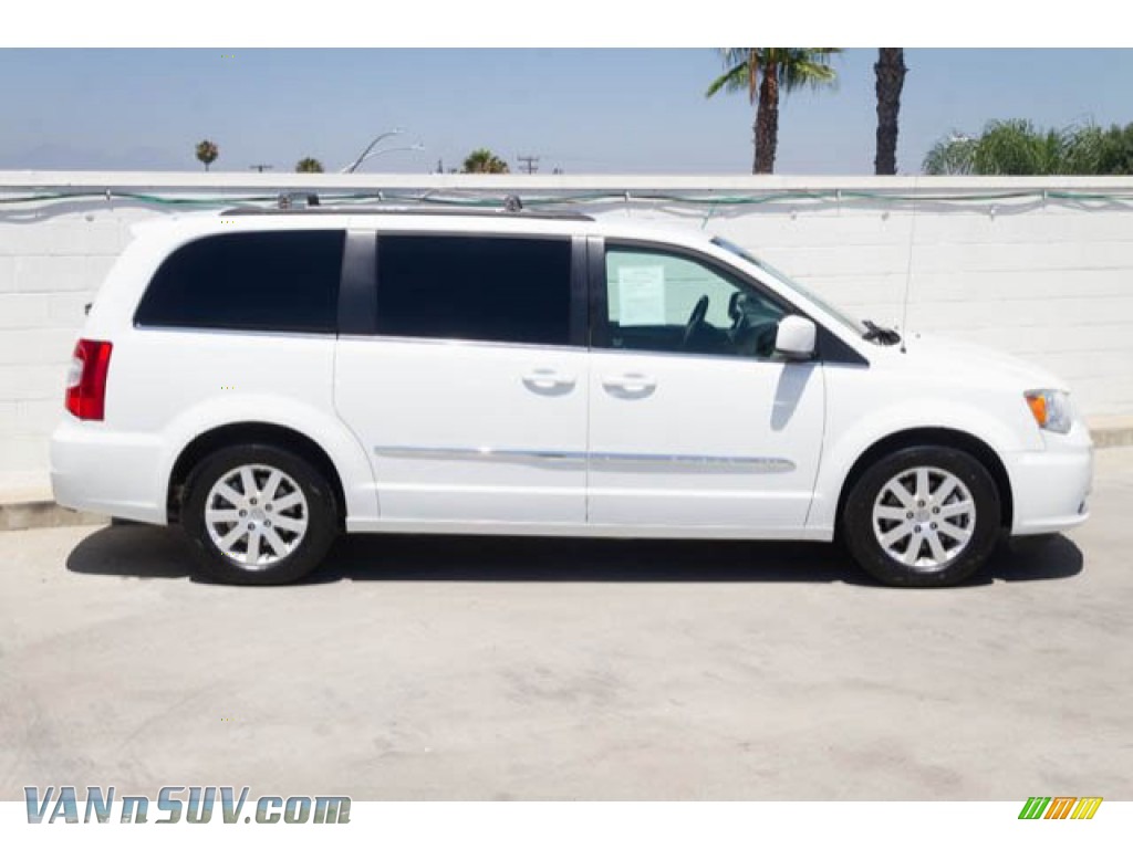 2014 Town & Country Touring - Bright White / Black/Light Graystone photo #12