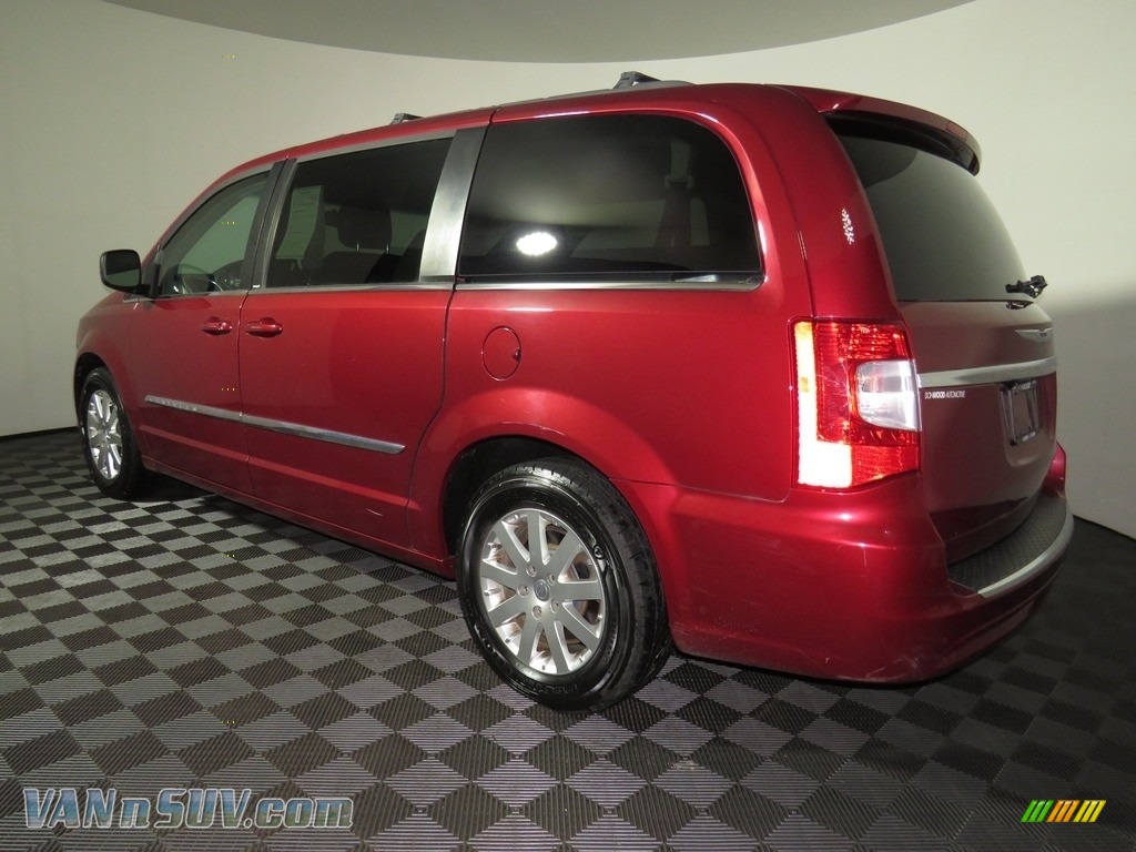 2013 Town & Country Touring - Deep Cherry Red Crystal Pearl / Black/Light Graystone photo #9