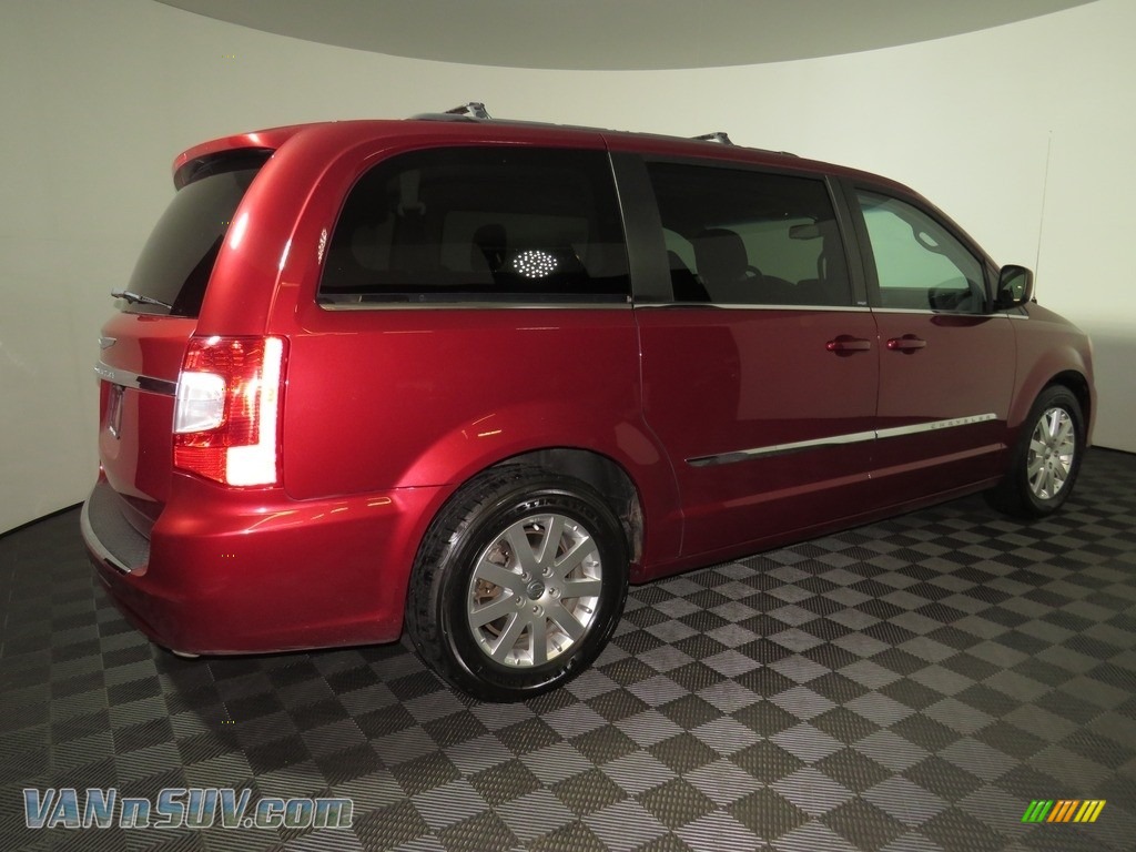 2013 Town & Country Touring - Deep Cherry Red Crystal Pearl / Black/Light Graystone photo #15