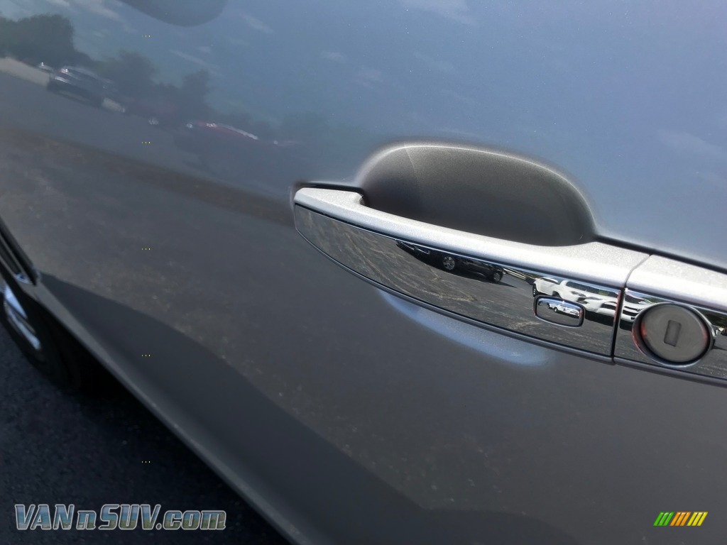 2014 SRX Luxury AWD - Radiant Silver Metallic / Shale/Brownstone photo #10
