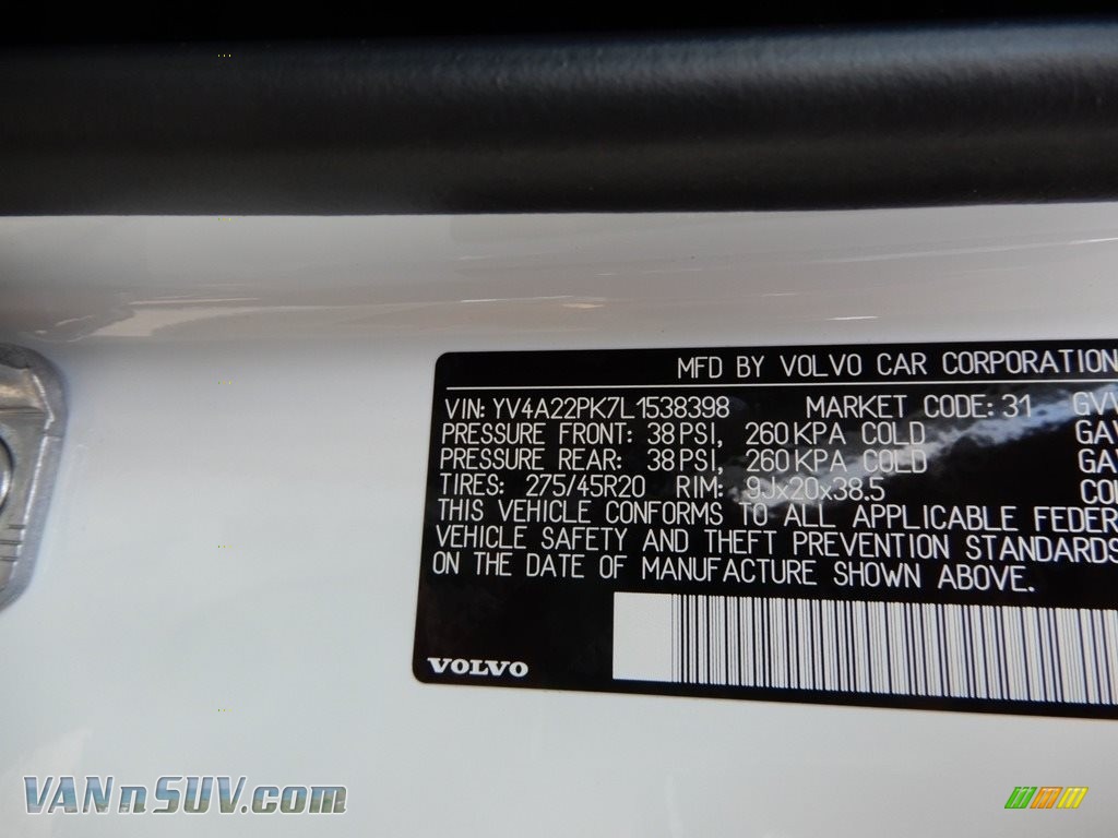 2020 XC90 T6 AWD Momentum - Crystal White Metallic / Blond photo #11