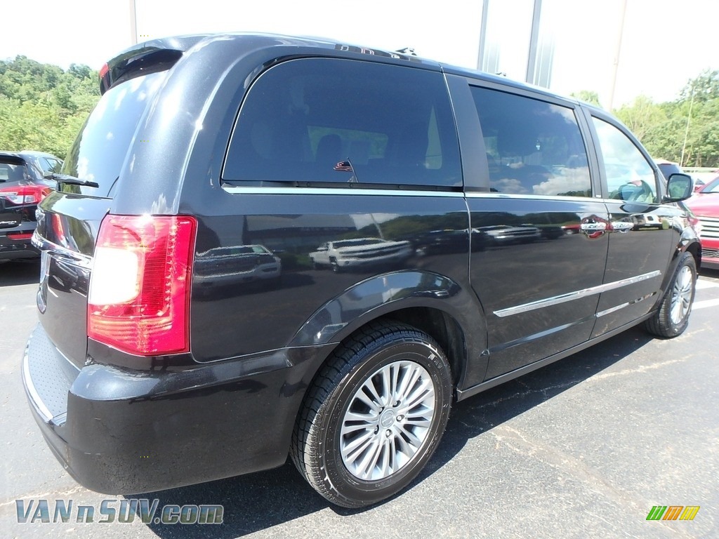 2013 Town & Country Touring - L - Brilliant Black Crystal Pearl / Black/Light Graystone photo #8