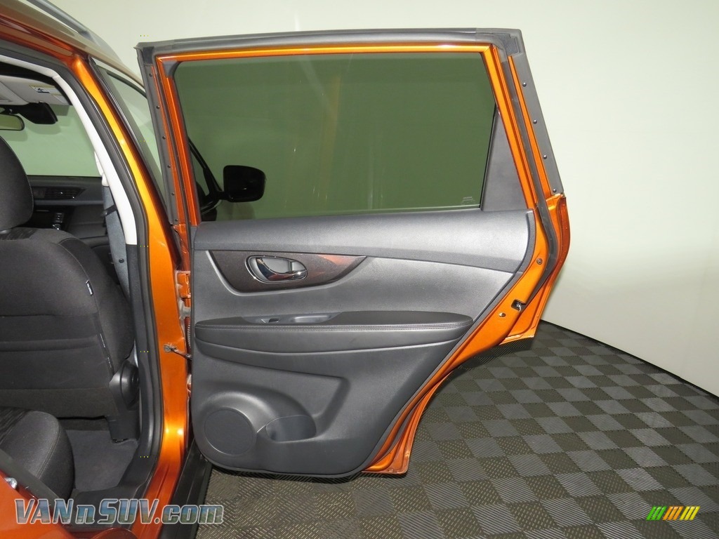 2019 Rogue SV AWD - Monarch Orange Metallic / Charcoal photo #23