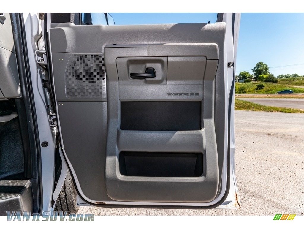 2013 E Series Van E150 Cargo - Oxford White / Medium Flint photo #28