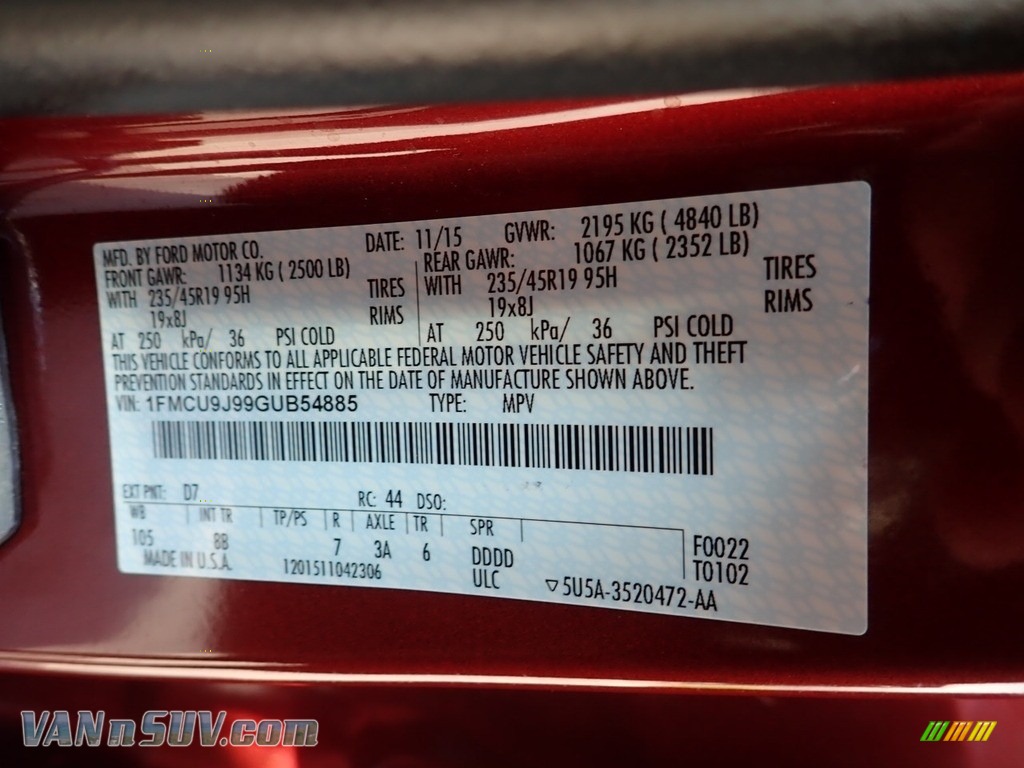 2016 Escape Titanium 4WD - Ruby Red Metallic / Charcoal Black photo #23