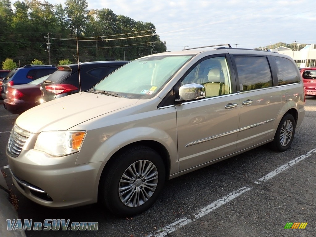 2013 Town & Country Touring - L - Cashmere Pearl / Dark Frost Beige/Medium Frost Beige photo #1