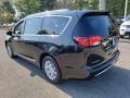 Chrysler Pacifica Touring L Brilliant Black Crystal Pearl photo #4